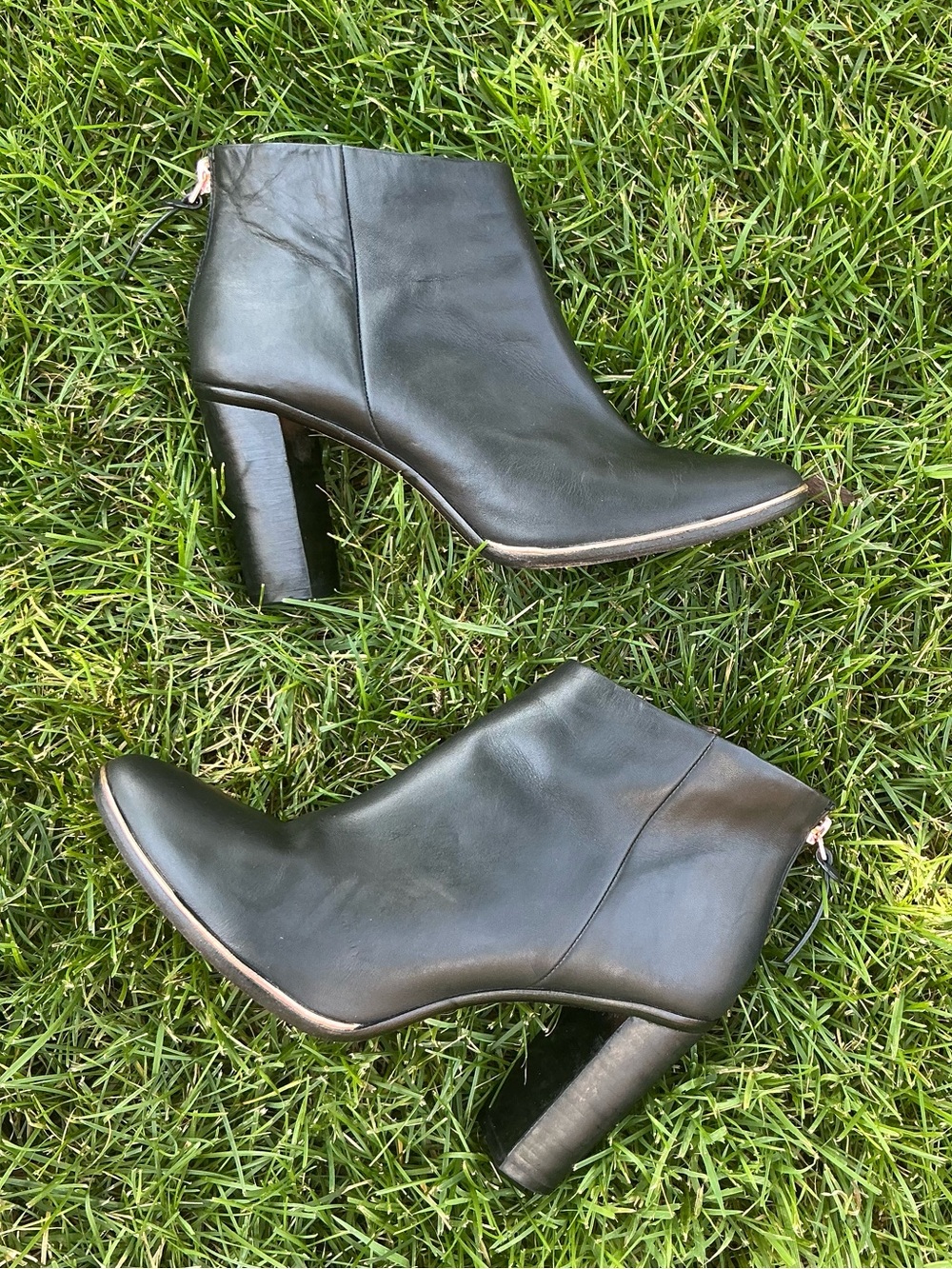 TED BAKER stylish block heel booties 🌹